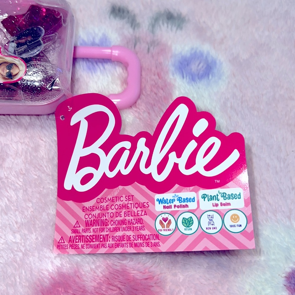 Barbie Cosmetic Set - Picture 7 of 7